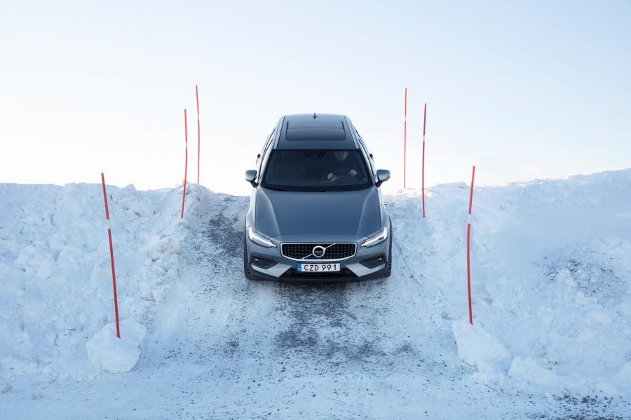  Volvo V60 T5 Cross Country 2018 года  (WW) (фото 40 из 44)